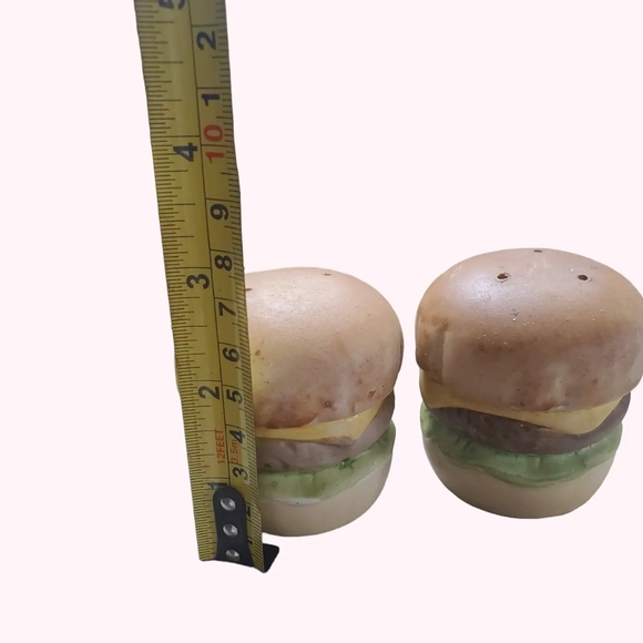 Vintage hamburger salt and pepper shakers - Picture 2 of 3